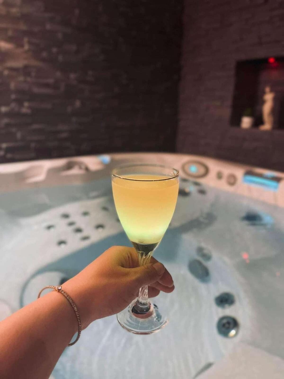 O Venus Spa Sin-le-Noble Eksteriør bilde